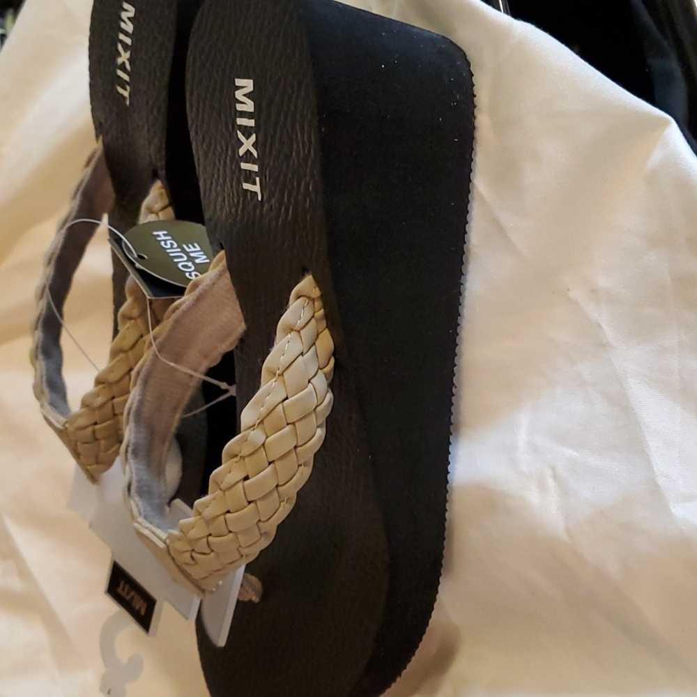 Women's mixit size 7 black/ tan yoga mat platform soft wedge sandals thongs NWT